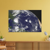 バハマを通過するハリケーン・アイリーン。 キャンバスプリント (インサイチュ (リビング))