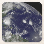 バハマを通過するハリケーン・アイリーン。 スクエアペーパーコースター (正面)