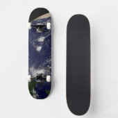 バハマを通過するハリケーン・アイリーン。 スケートボード (正面)