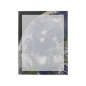 バハマを通過するハリケーン・アイリーン。 ノートパッド (回転)