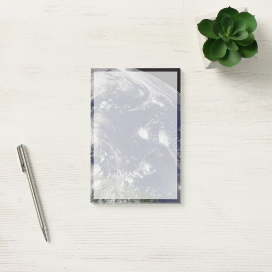 バハマを通過するハリケーン・アイリーン。 ポストイット (オフィス)