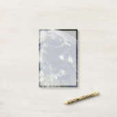 バハマを通過するハリケーン・アイリーン。 ポストイット (デスク上)