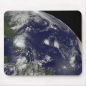 バハマを通過するハリケーン・アイリーン。 マウスパッド (正面)