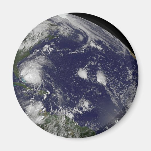 バハマを通過するハリケーン・アイリーン。 マグネット (正面)