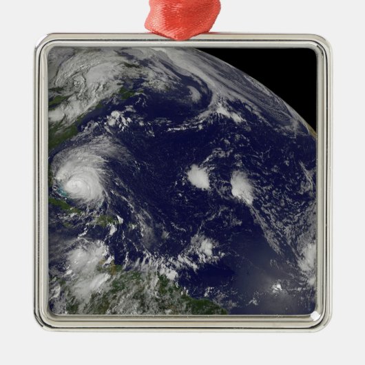 バハマを通過するハリケーン・アイリーン。 メタルオーナメント (正面)