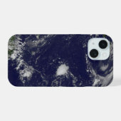 バハマを通過するハリケーン・アイリーン。 iPhone 15ケース (裏面横)