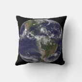 バハマ上空のハリケーン・アイリーンと完全な地球。 クッション (裏面)