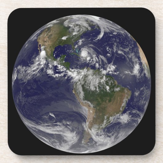 バハマ上空のハリケーン・アイリーンと完全な地球。 コースター (正面)