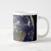 バハマ上空のハリケーン・アイリーンと完全な地球。 ジャンボコーヒーマグカップ (右)