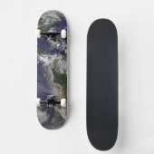 バハマ上空のハリケーン・アイリーンと完全な地球。 スケートボード (正面)