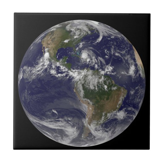 バハマ上空のハリケーン・アイリーンと完全な地球。 タイル (正面)