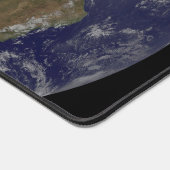 バハマ上空のハリケーン・アイリーンと完全な地球。 デスクマット (コーナー)