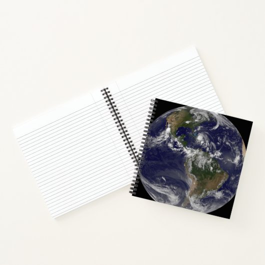 バハマ上空のハリケーン・アイリーンと完全な地球。 ノートブック (内部)