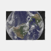 バハマ上空のハリケーン・アイリーンと完全な地球。 フリースブランケット (正面(横))