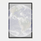 バハマ上空のハリケーン・アイリーンと完全な地球。 ポストイット (正面)