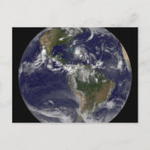バハマ上空のハリケーン・アイリーンと完全な地球。 ポストカード (正面)