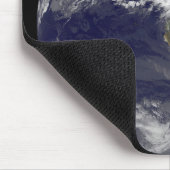 バハマ上空のハリケーン・アイリーンと完全な地球。 マウスパッド (コーナー)