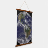 バハマ上空のハリケーン・アイリーンと完全な地球。 吊り下げ型タペストリー (傾斜あり)