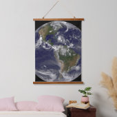 バハマ上空のハリケーン・アイリーンと完全な地球。 吊り下げ型タペストリー (寝室)