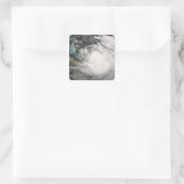 バハマ上空のハリケーン・ハンナ スクエアシール (バッグ)