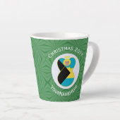 バハマ国旗ブロンデエンジェルクリスマスパーソナライズされた カフェラテマグ (右アングル)