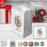 バビーズ1stクリスマスフォト抱き枕キープサケ ミディアムペーパーバッグ<br><div class="desc">ベビーの写真、名前、日付を追加して、このフェスティバルの水の色のリースをカスタマイズするには、喜びベビーの初めてのクリスマス抱き枕</div>