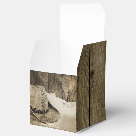 バフェイクンウッドとカウボーイハットウェスタン結婚ズ フェイバーボックス (オープン)