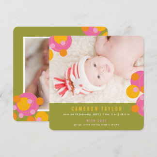 バブリーサークル明るい赤紫色ピンクガールベビー発表 案内状