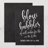 バブルを飛ばして新郎新婦を送る お手頃なブラックボードサイン 招待状 (正面/裏面)