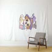 バブルティーハルを持つ可愛い犬のみポーサイティブな雰囲気 タペストリー (インサイチュ(横))