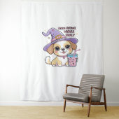 バブルティーハルを持つ可愛い犬のみポーサイティブな雰囲気 タペストリー (インサイチュ)