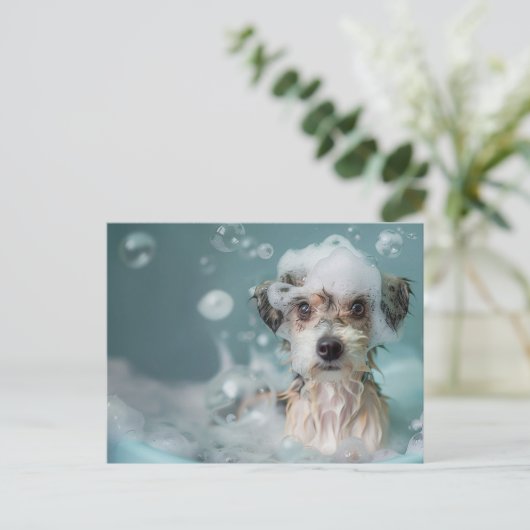 バブルパスを持つ可愛い犬 ポストカード (スタンド正面)