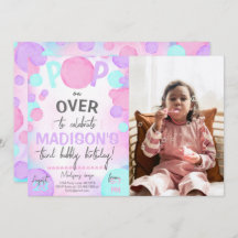 バブルポップ・アートの写真の上の少女