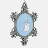 バプテスマの孫がベビーブルーでスーツパーソナライズされた スノーフレークピューターオーナメント (左)