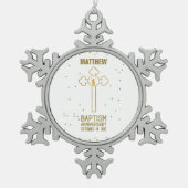 バプテスマ金ゴールド十字記念日パーソナライズされた スノーフレークピューターオーナメント (正面)