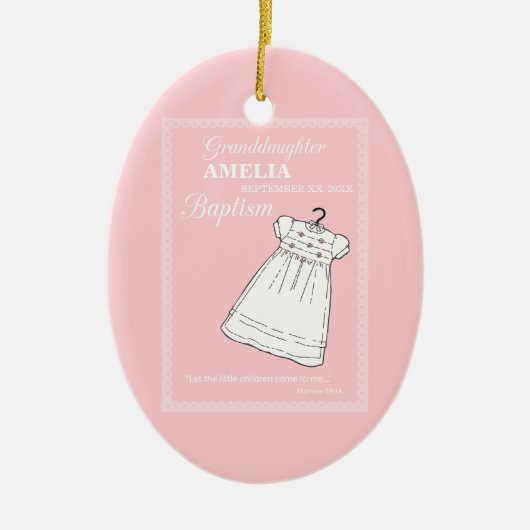 バプテスマ・ガウン・オン・ピンクパーソナライズされた セラミックオーナメント (正面)