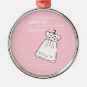 バプテスマ・ガウン・オン・ピンクパーソナライズされた メタルオーナメント (正面)