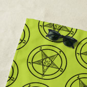 バプホメットペンタグラムライムグリーンサタン ビーチタオル (インサイチュ)