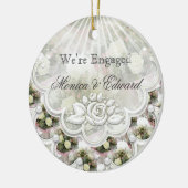 バラおよびレースの婚約の発表のオーナメント セラミックオーナメント (左)
