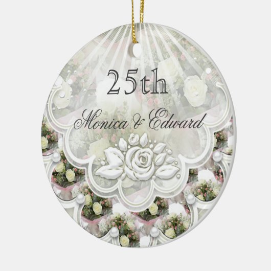 バラおよびレースの第25結婚記念日のオーナメント セラミックオーナメント (左)