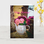 バラが付いている旧式な茶ポットを示すバースデー・カード カード (黄色い花)