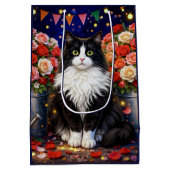 バラでいっぱいのバケツと猫 ミディアムペーパーバッグ (裏面)