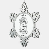 バラとつる植物ロマンチック結婚な3周年記念 スノーフレークピューターオーナメント (右)