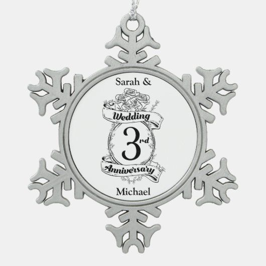 バラとつる植物ロマンチック結婚な3周年記念 スノーフレークピューターオーナメント (正面)