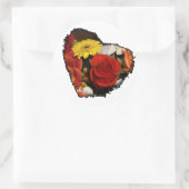 バラとデイジージャグドエッジハートフローラブーケ ラウンドシール (バッグ)