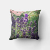 バラとプロヴァンス・ガーデンのラベンダーの花 クッション (裏面)