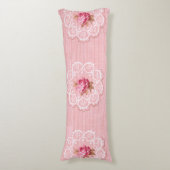 バラとレースヴィンテージピンク可逆 ボディピロー (正面縦)