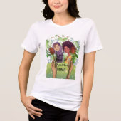 バラと共に描かれた女性の肖像画と「Together Stronger」国際女性デー トライブレンドTシャツ (正面)
