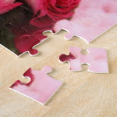 バラによって囲まれるダックスフントの子犬 ジグソーパズル (側面)