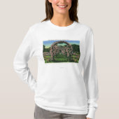 バラのアーチのエリザベス公園の眺め Tシャツ (正面)